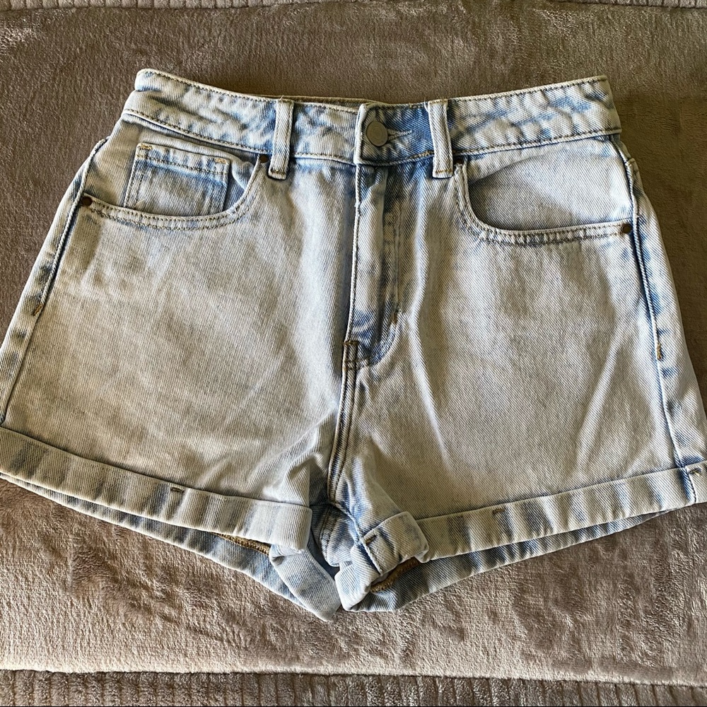 PacSun light wash mom shorts
